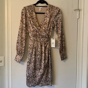 Nordstrom floral Leith NWT XXS long sleeved shift dress.